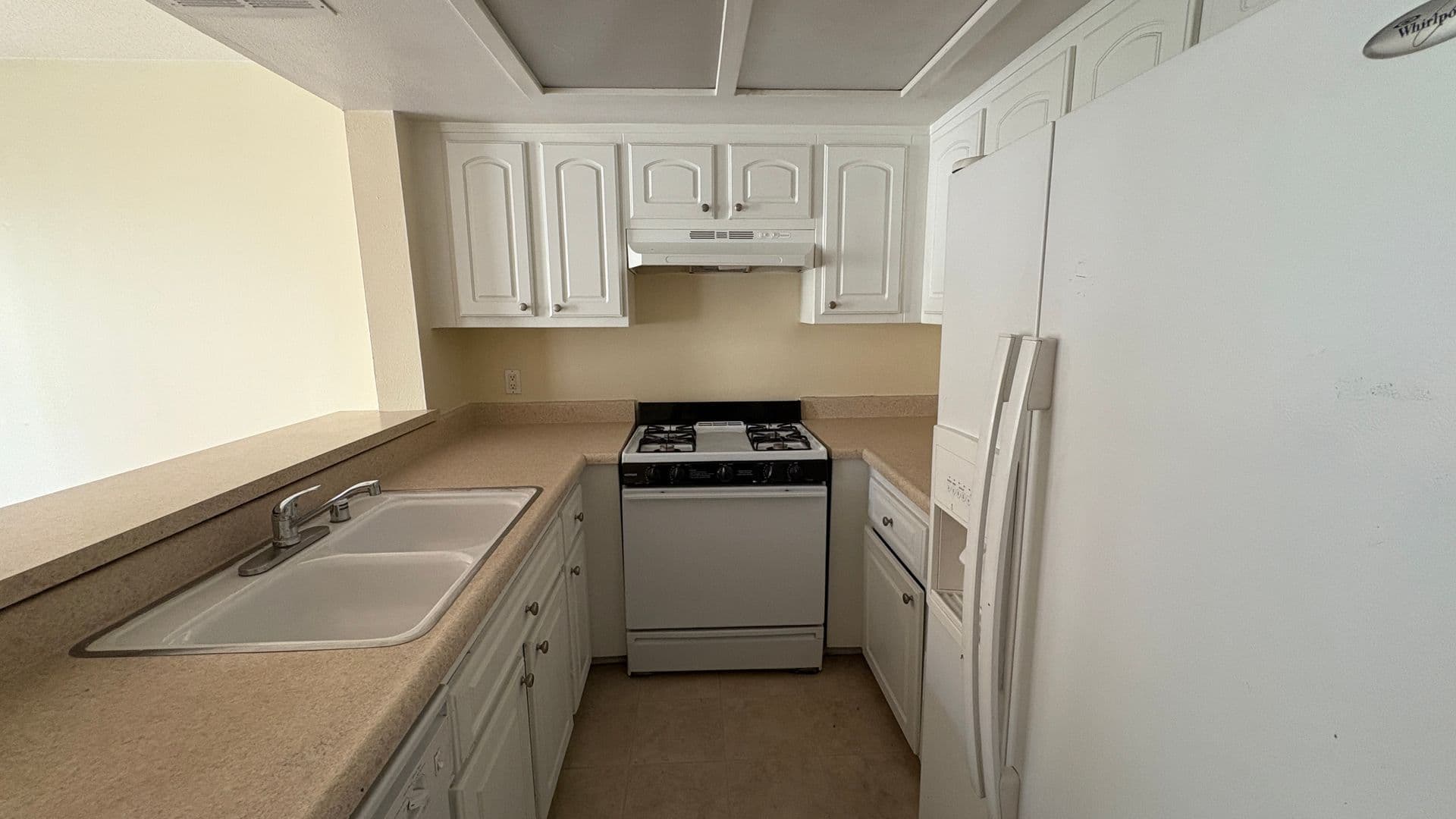 San Bernardino House: 1025 N Tippecanoe #218 G