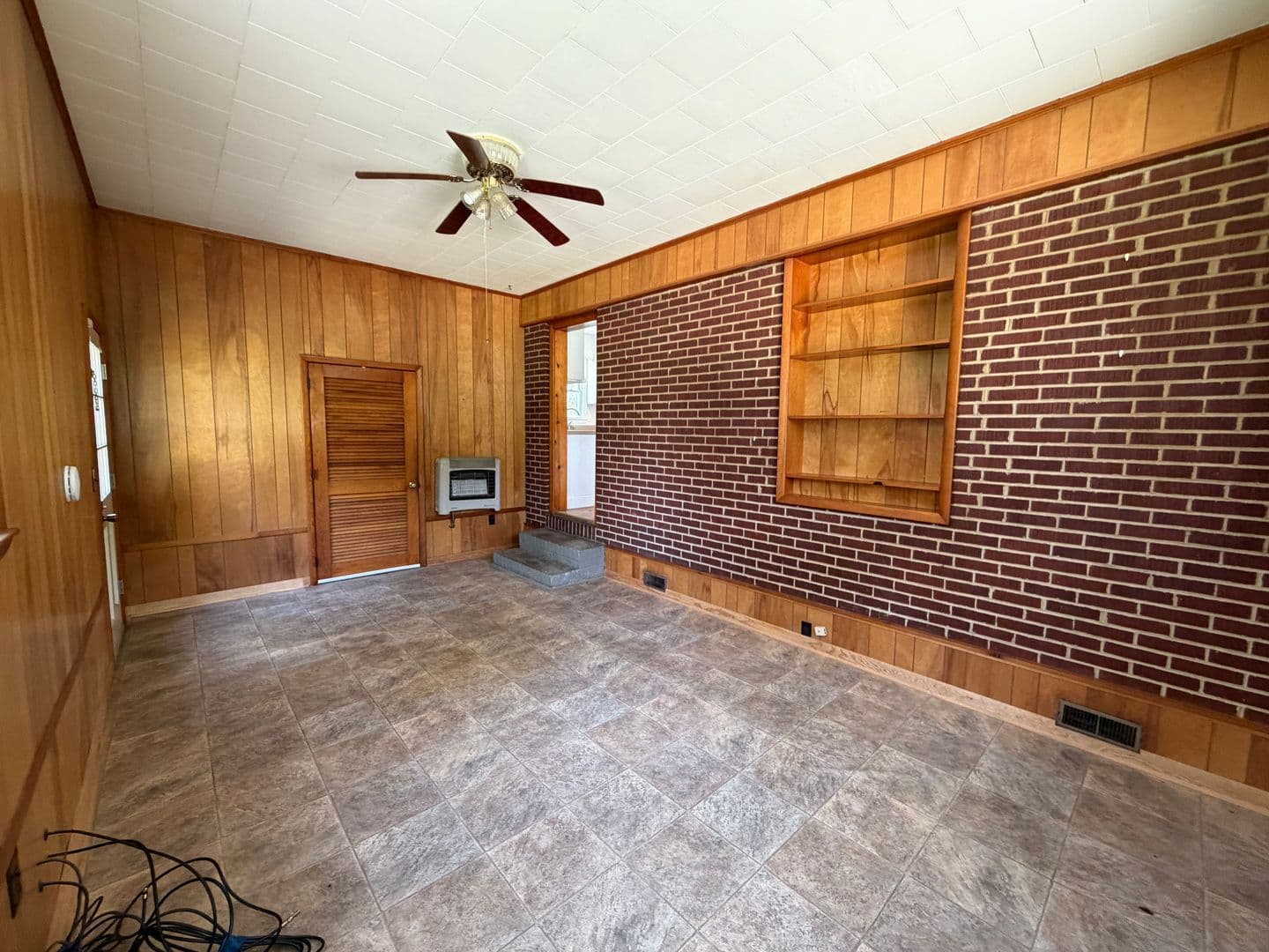 Laurinburg House: 14180 Kiser Road