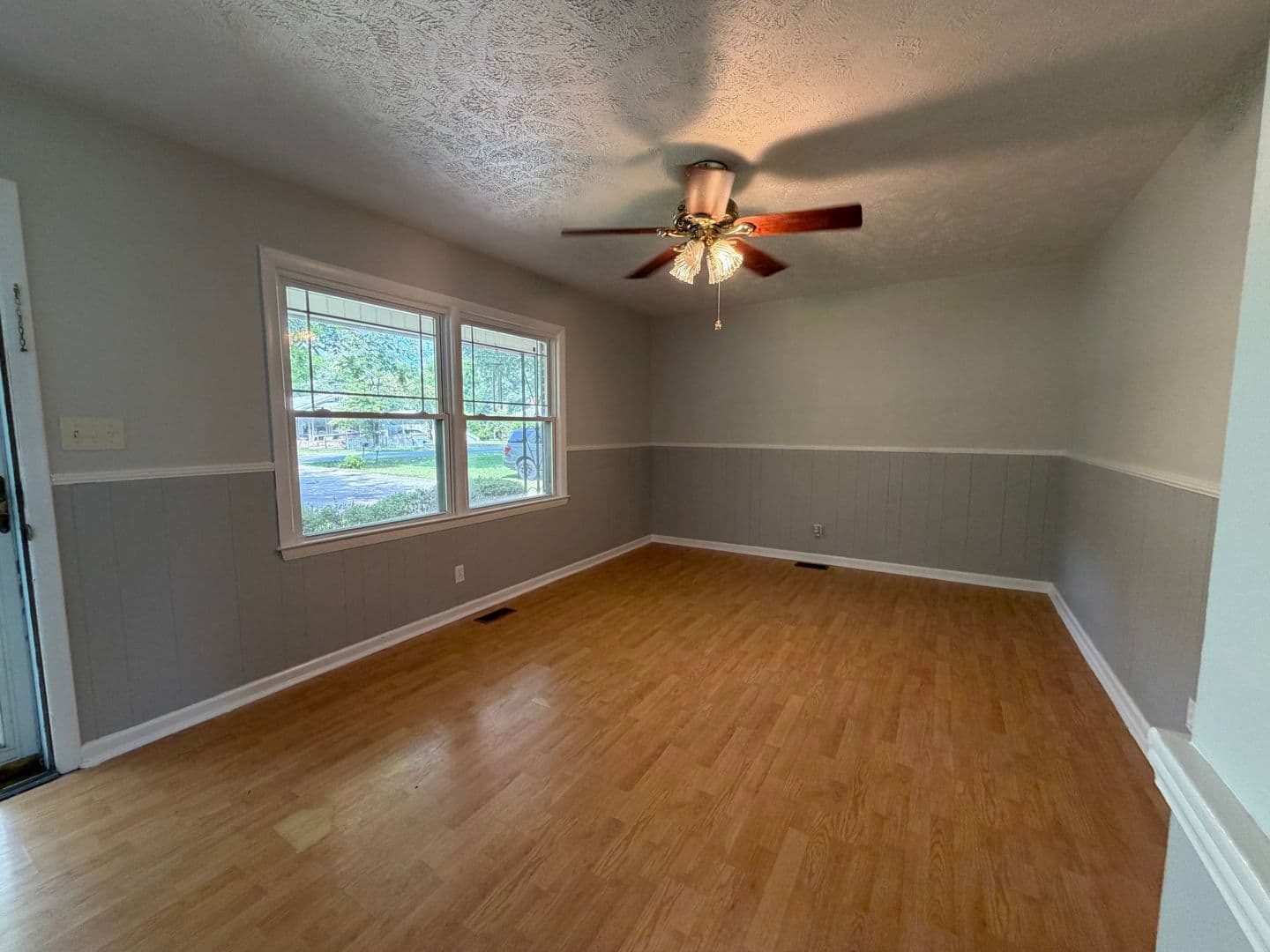 Laurinburg House: 14180 Kiser Road