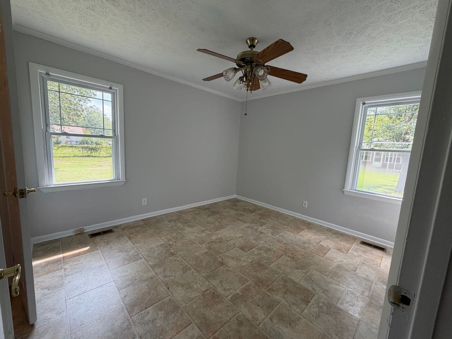 Laurinburg House: 14180 Kiser Road