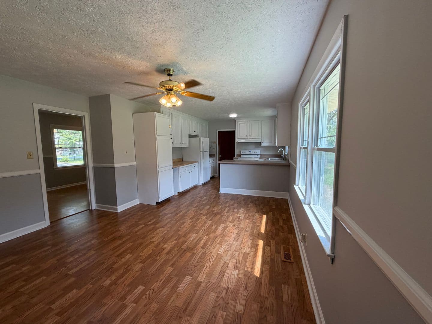 Laurinburg House: 14180 Kiser Road
