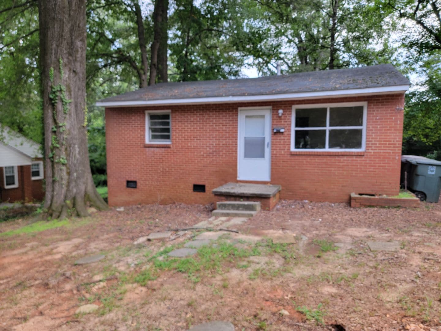 Greensboro House: 1817 Grove Street