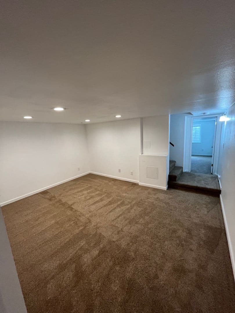 Spokane Apartment: 557-559 E Broad Ave