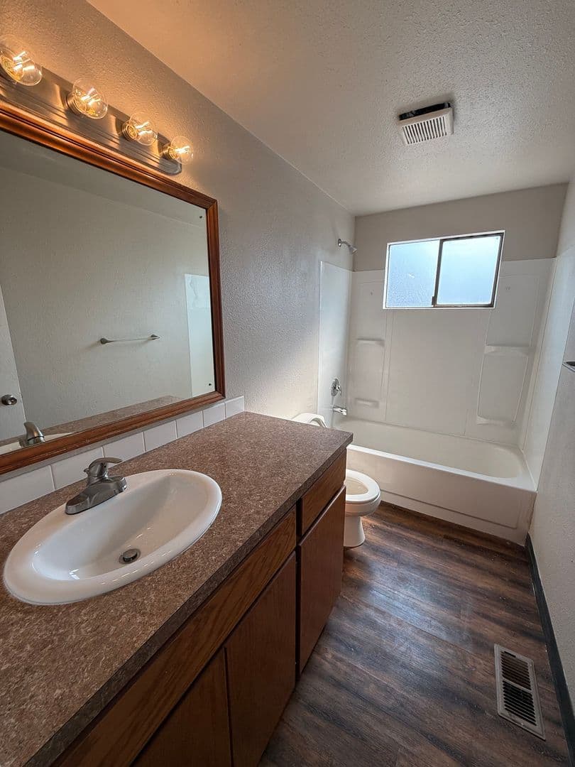 Spokane Apartment: 2318-2320 E Dalke Ave