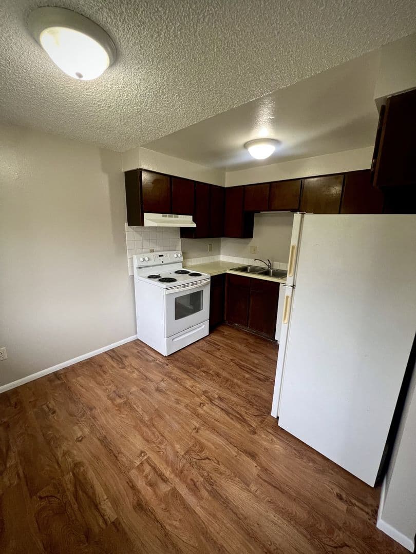 Spokane Apartment: 1902-1906 E Everett Ave