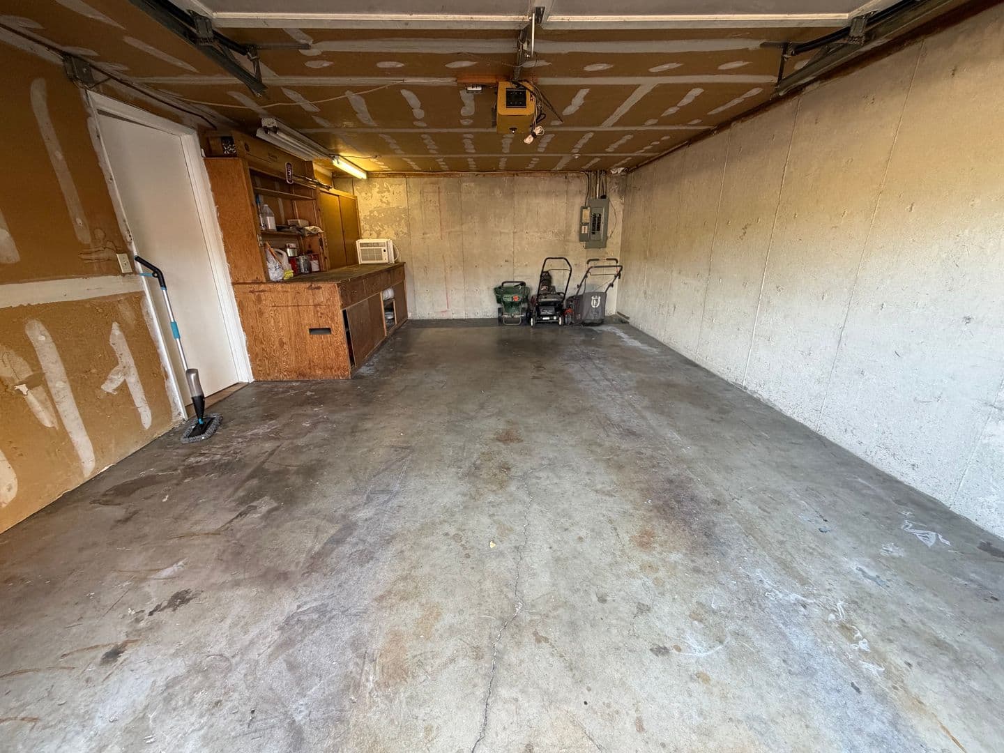 Spokane Apartment: 9920-9922 N Whitworth