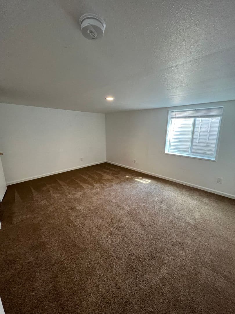 Spokane Apartment: 557-559 E Broad Ave