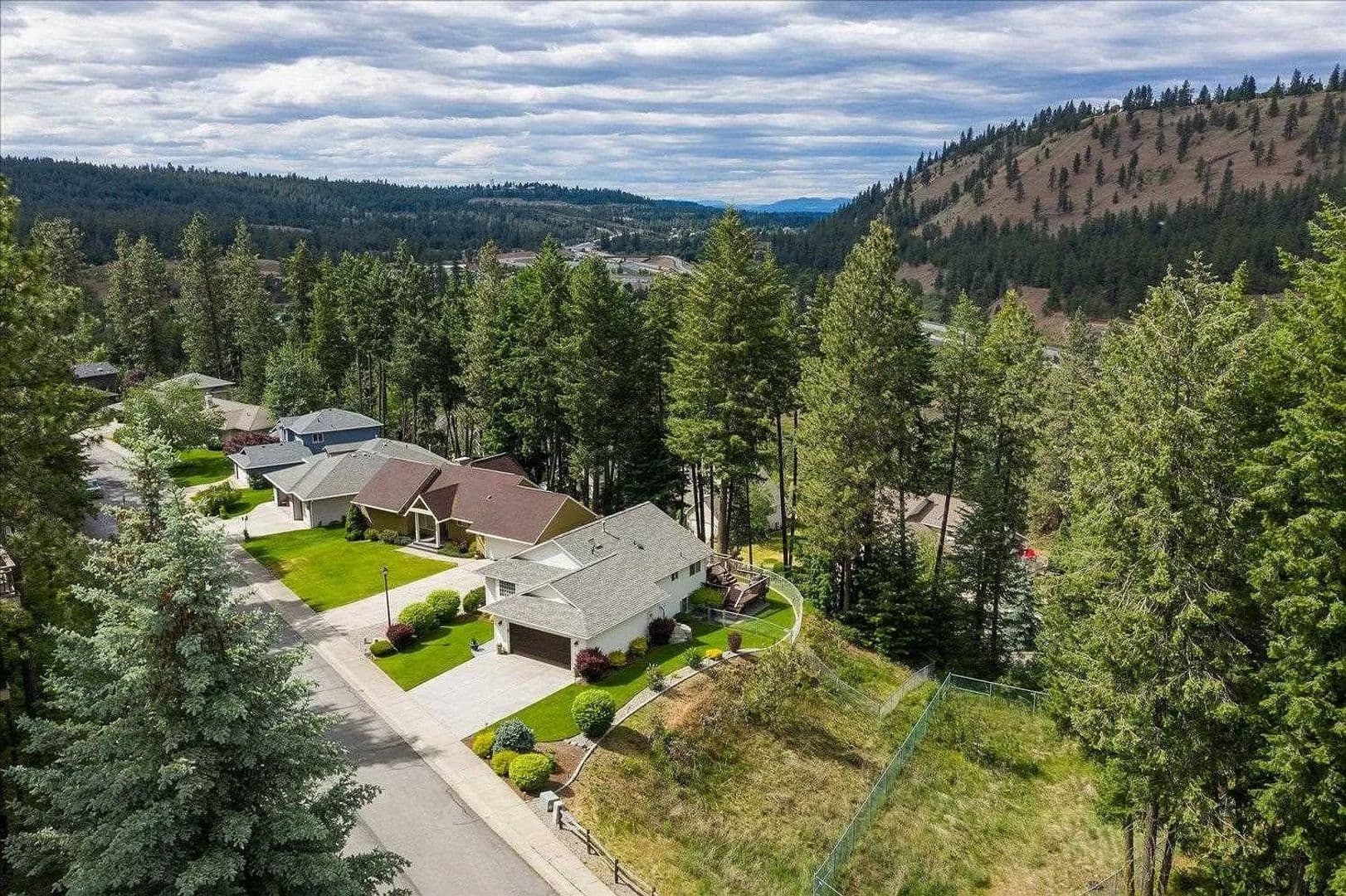Spokane House: 4847 S Kip Ln