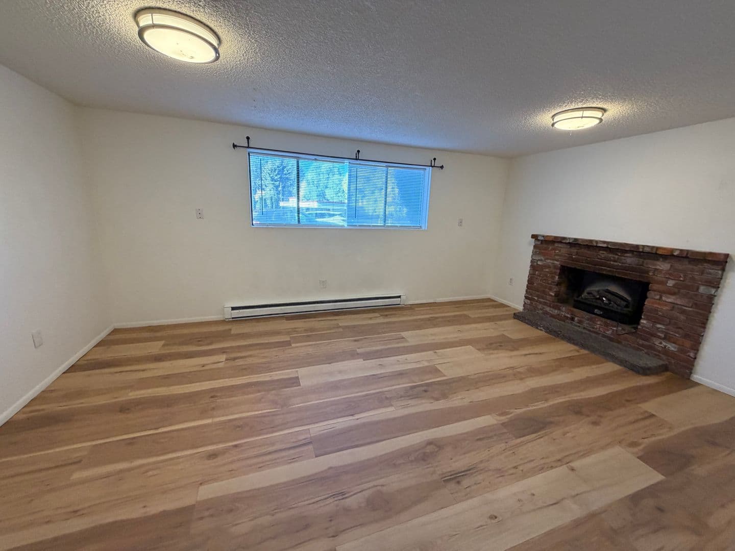 Spokane Apartment: 9920-9922 N Whitworth