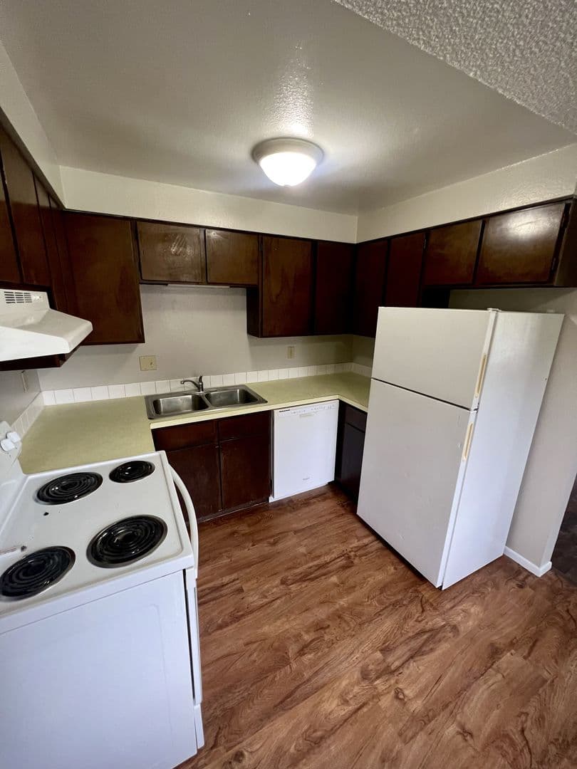 Spokane Apartment: 1902-1906 E Everett Ave