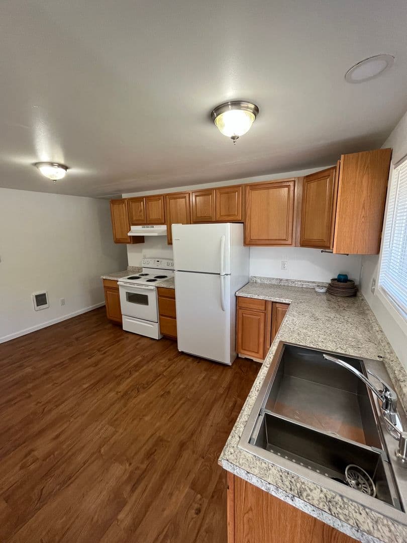 Spokane Apartment: 557-559 E Broad Ave