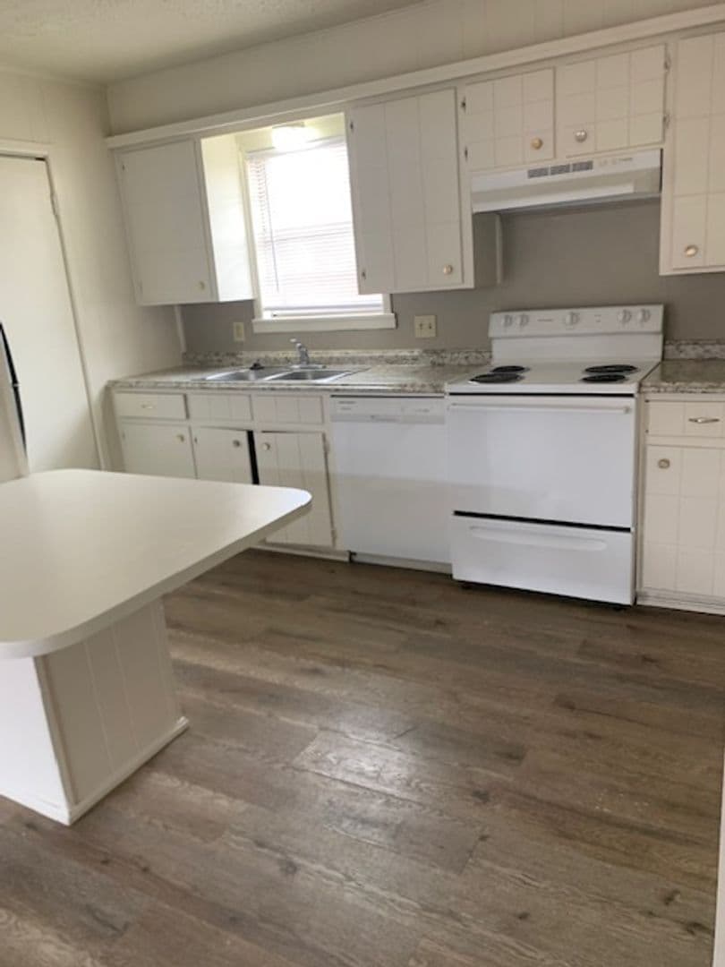 LUBBOCK Apartment: 1609 AVE R