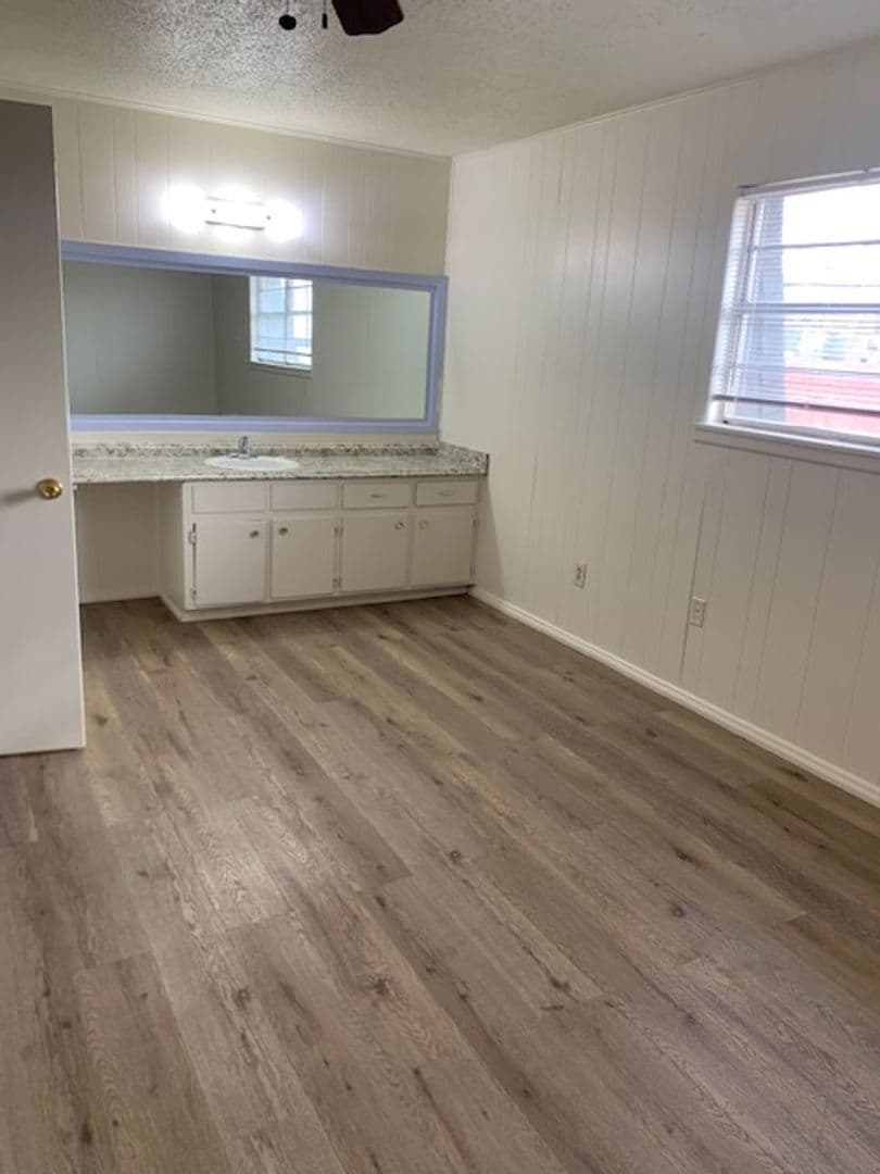 LUBBOCK Apartment: 1609 AVE R