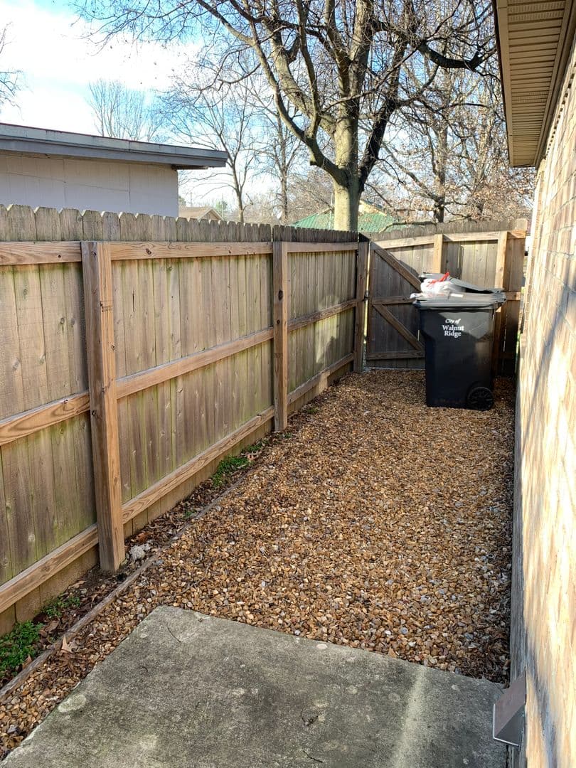 Walnut Ridge Apartment: 711 SW 2nd Street