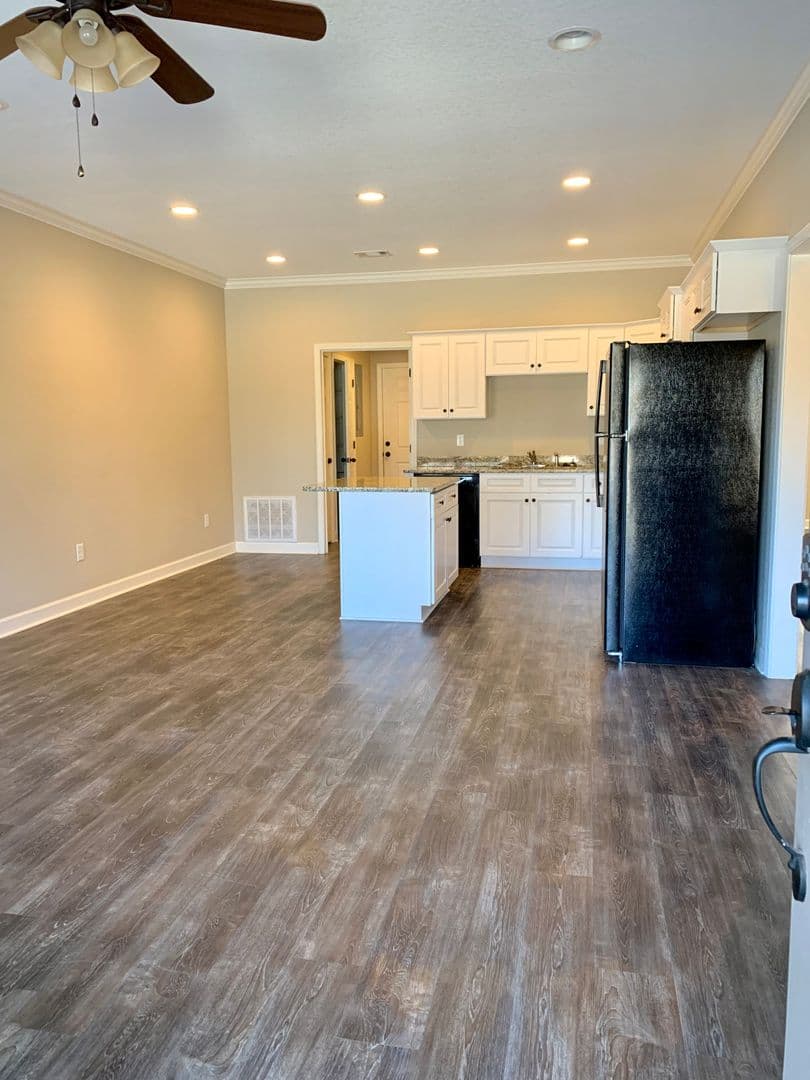 Walnut Ridge Apartment: 711 SW 2nd Street