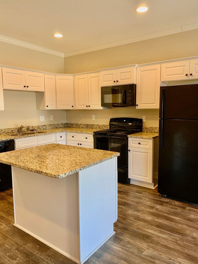 Walnut Ridge Apartment: 711 SW 2nd Street