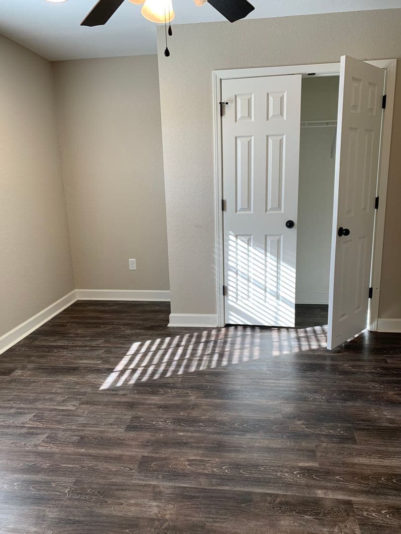 Walnut Ridge Apartment: 711 SW 2nd Street