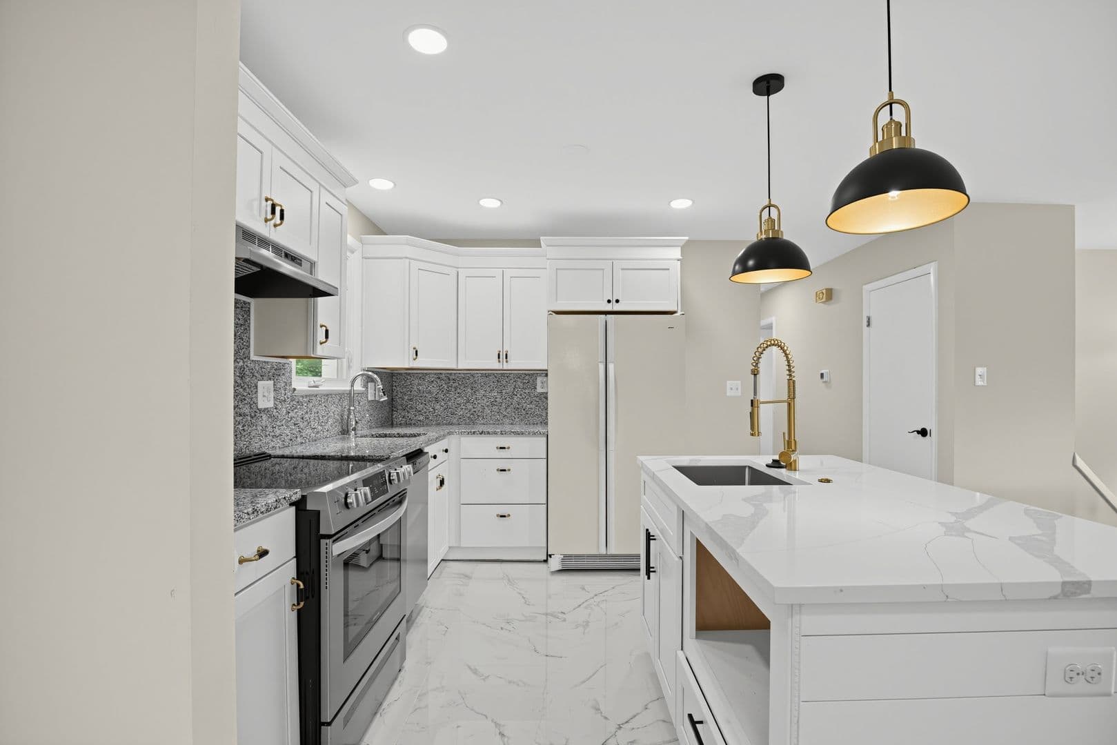 Clinton House: 6720 Briarcliff Dr