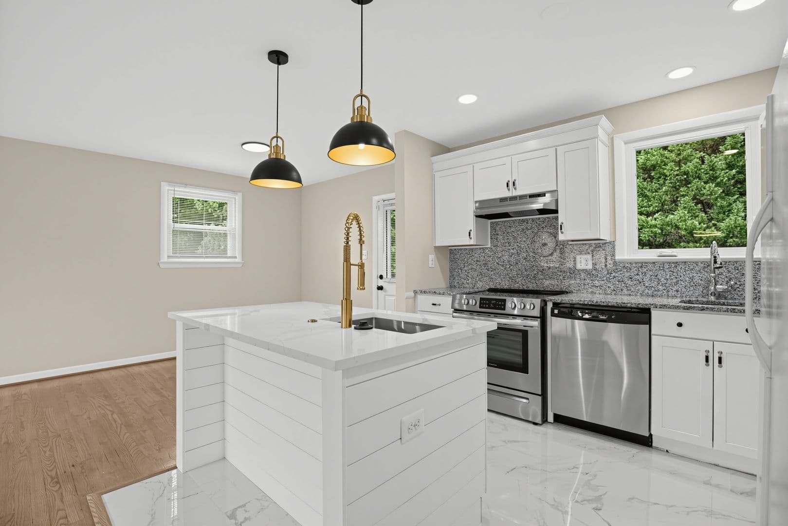 Clinton House: 6720 Briarcliff Dr