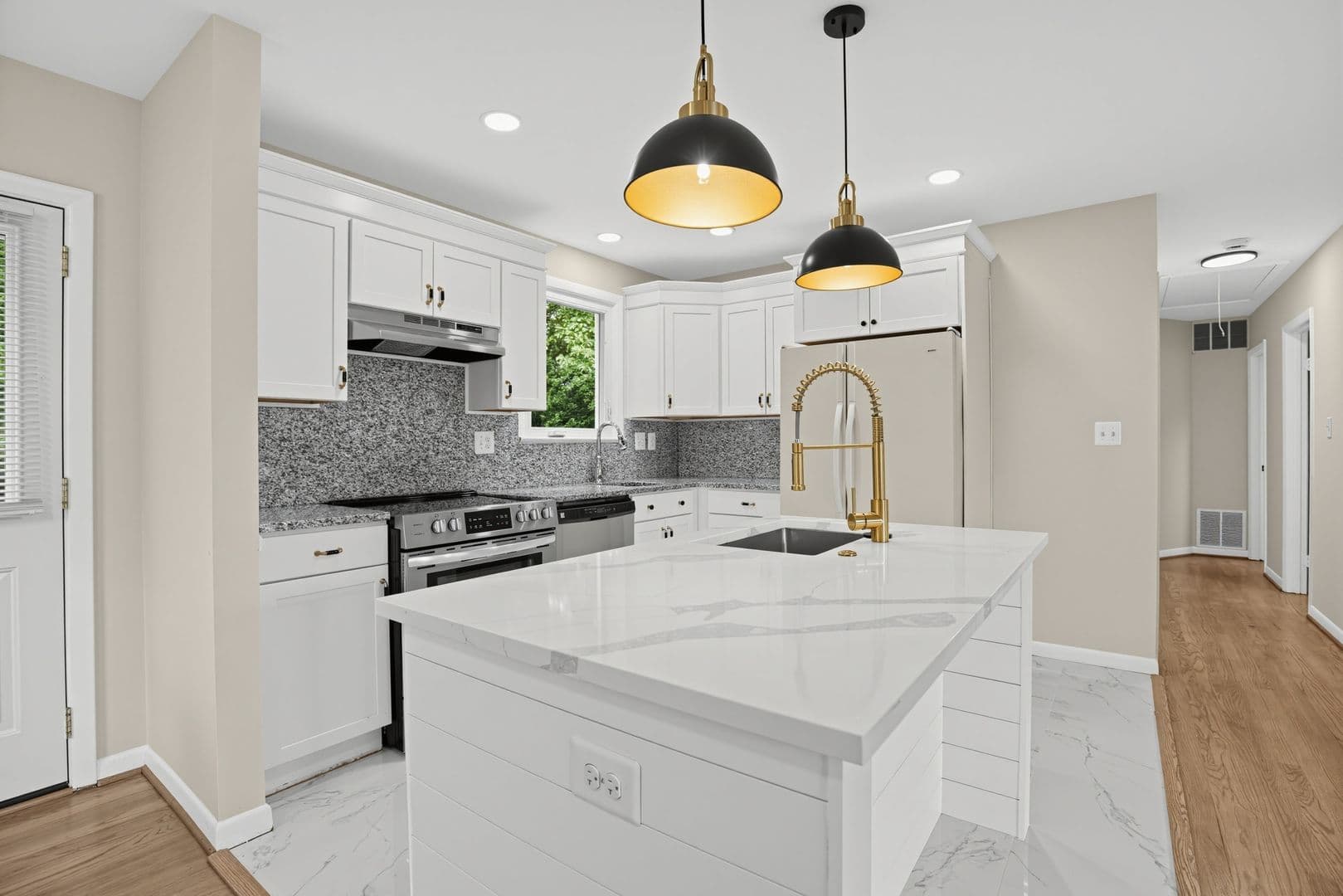 Clinton House: 6720 Briarcliff Dr