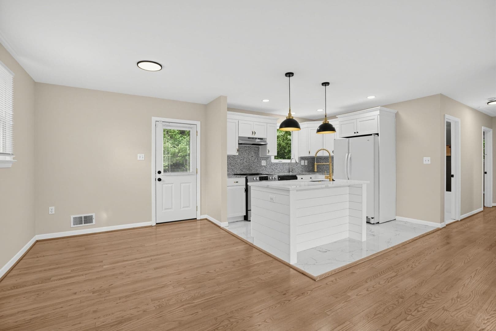 Clinton House: 6720 Briarcliff Dr
