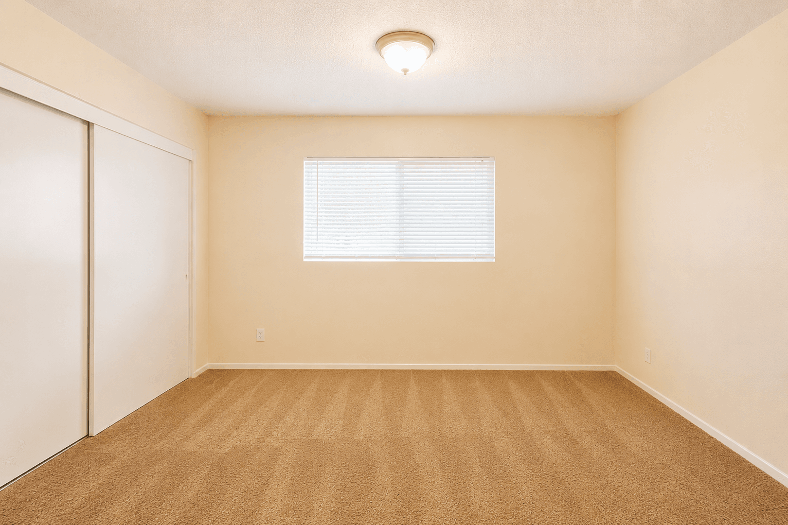 Apple Valley Apartment: 19133 Allegheny Rd
