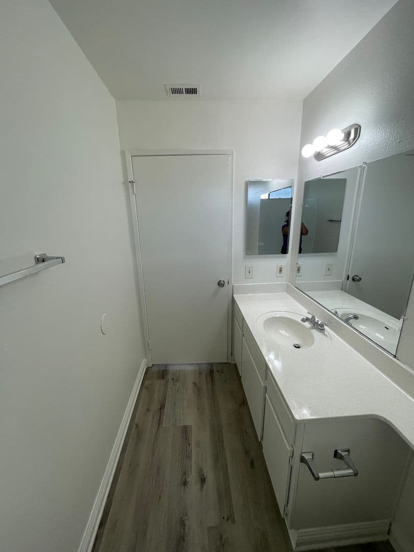 Azusa Apartment: 810 S. Citrus Ave