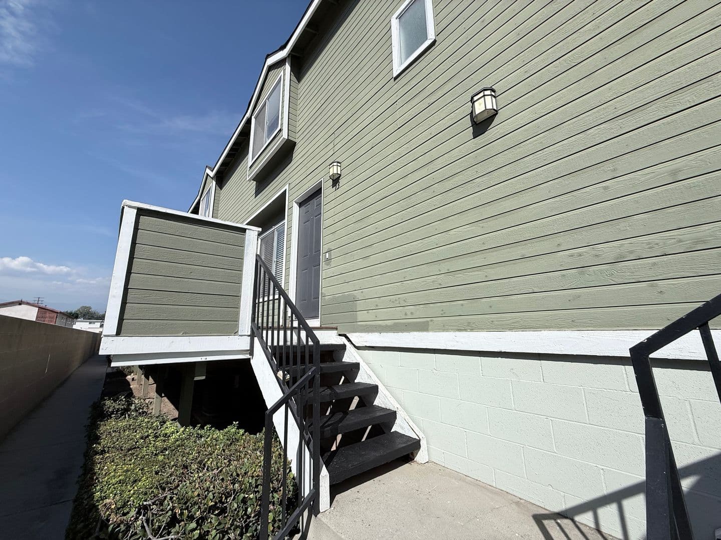 Covina Apartment: 1163 W Badillo St.