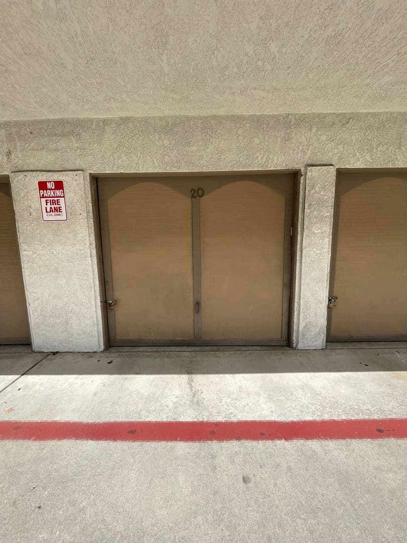 Azusa Apartment: 810 S. Citrus Ave