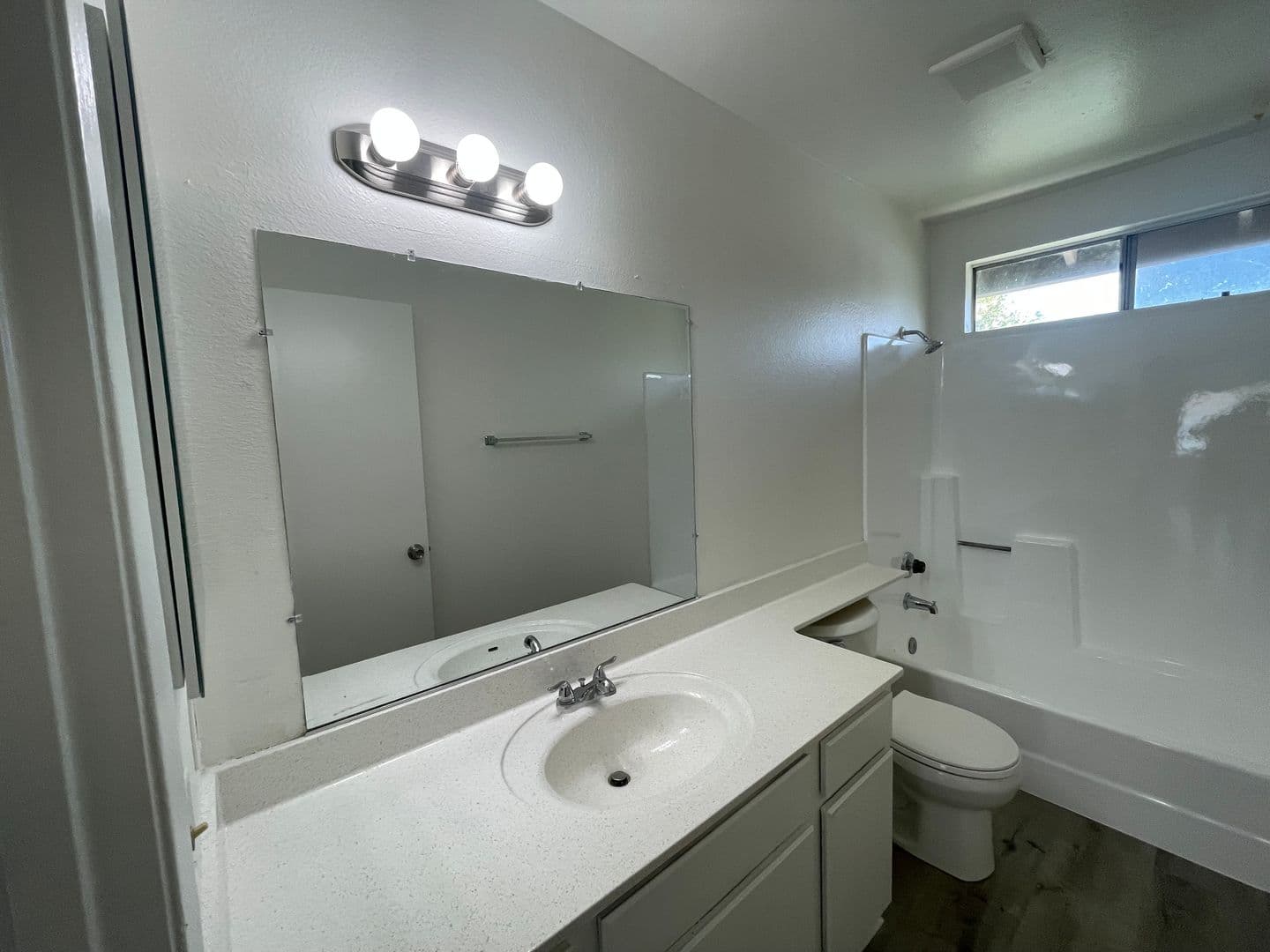 Azusa Apartment: 810 S. Citrus Ave