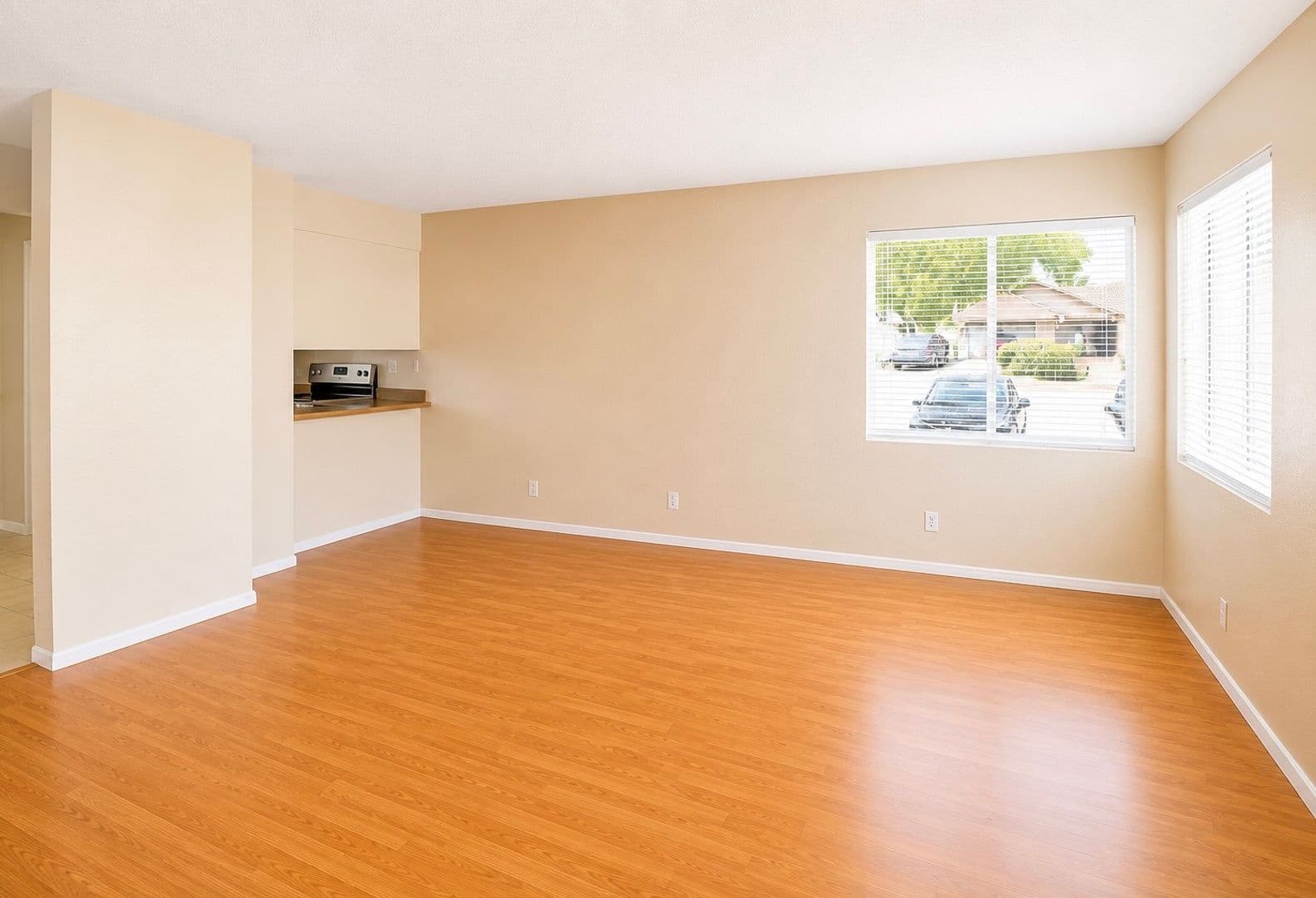 Apple Valley Apartment: 19133 Allegheny Rd