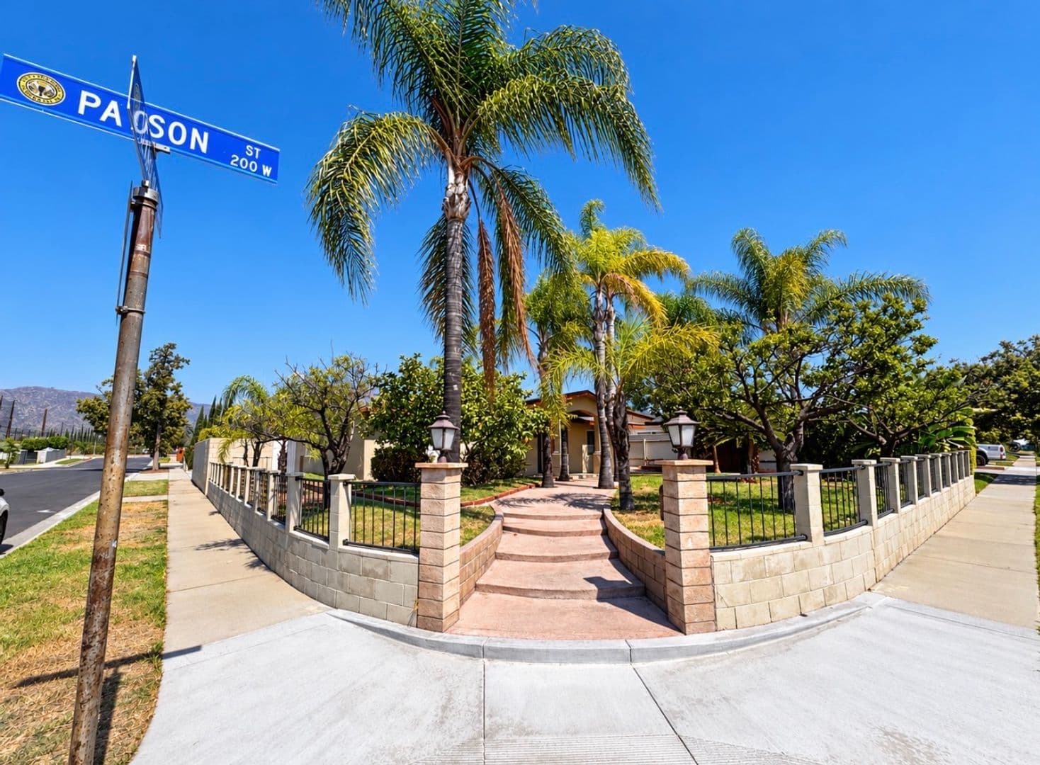 Glendora House: 211 W. Payson Street