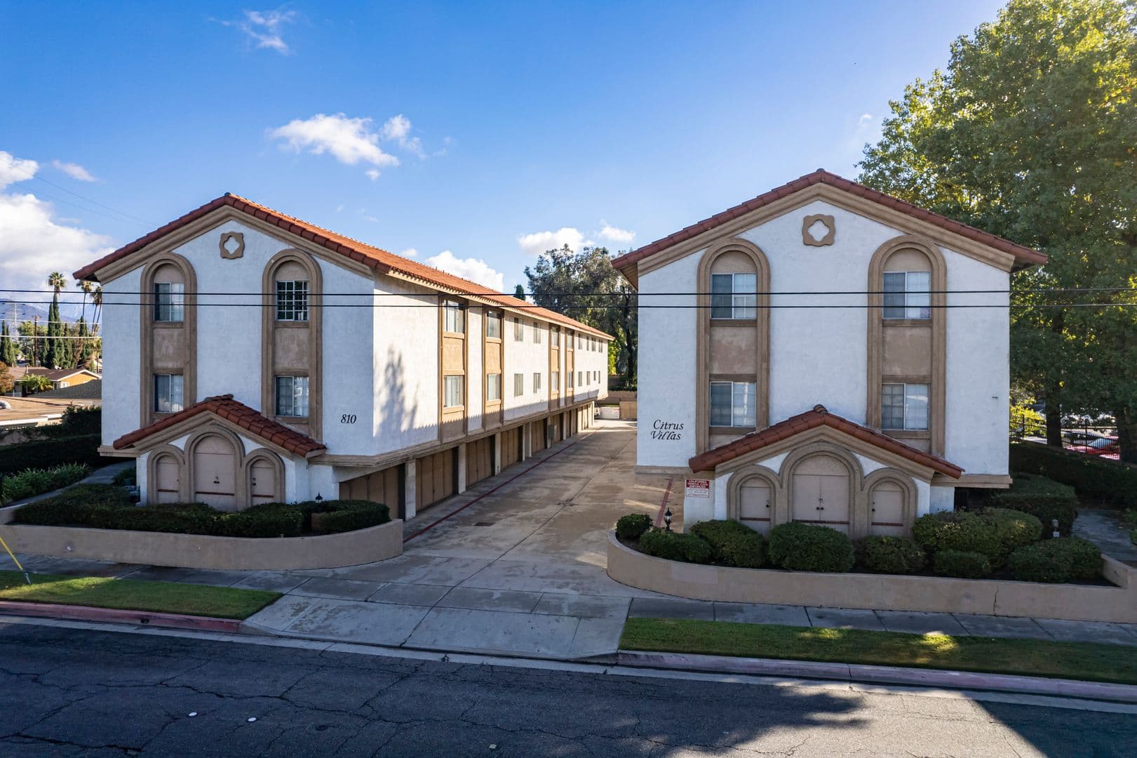Azusa Apartment: 810 S. Citrus Ave