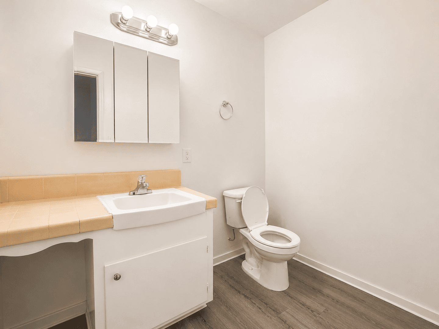Covina Apartment: 474 E Cypress St.