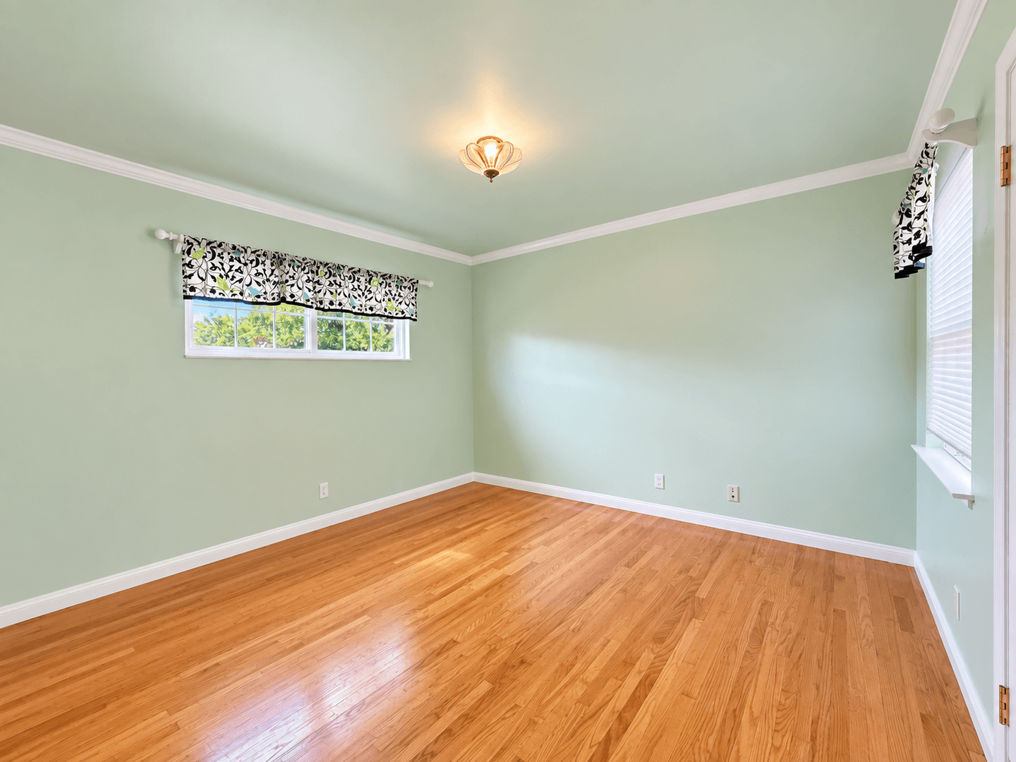 Glendora House: 719 E. Bennett Avenue