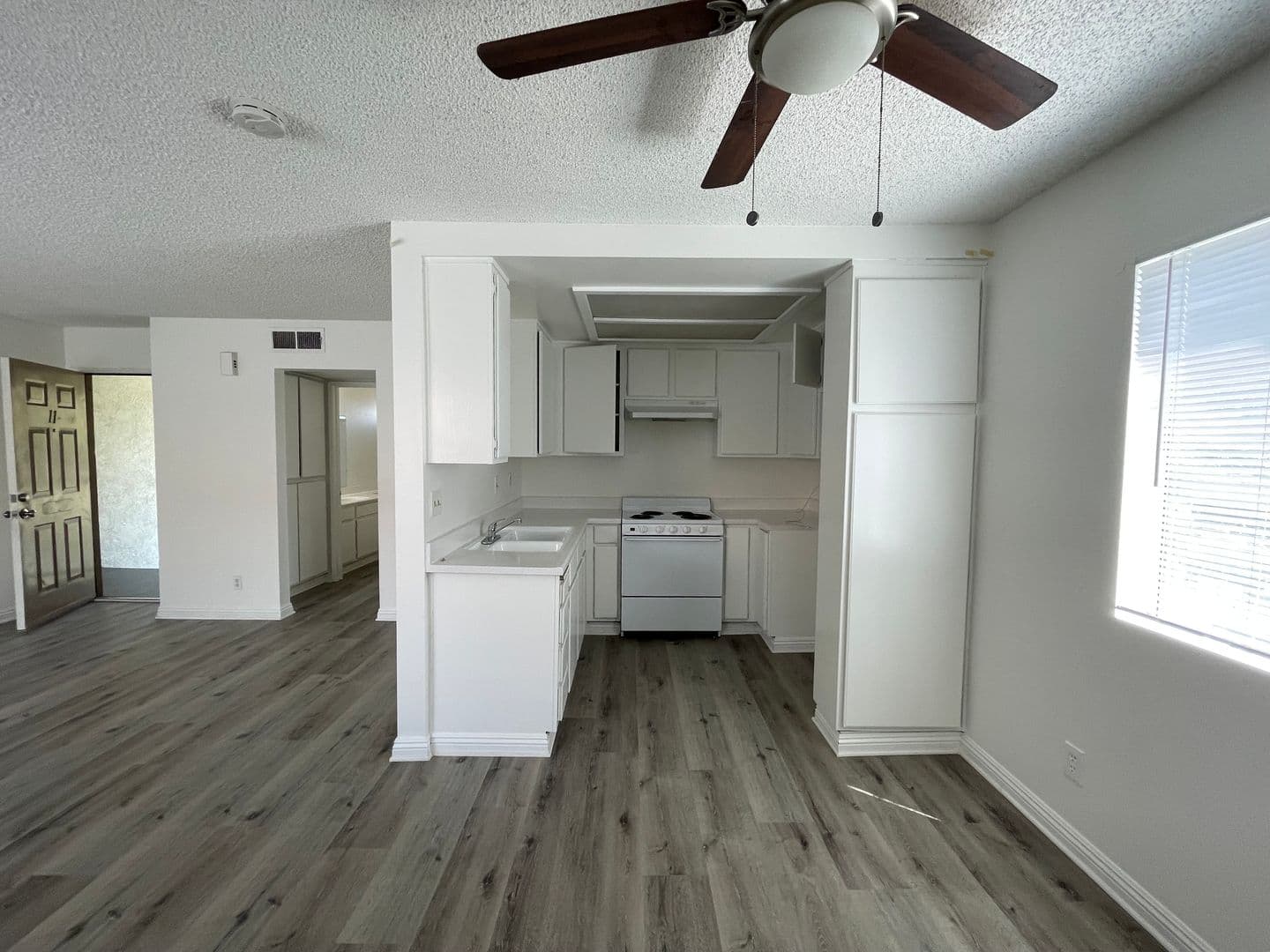 Azusa Apartment: 810 S. Citrus Ave
