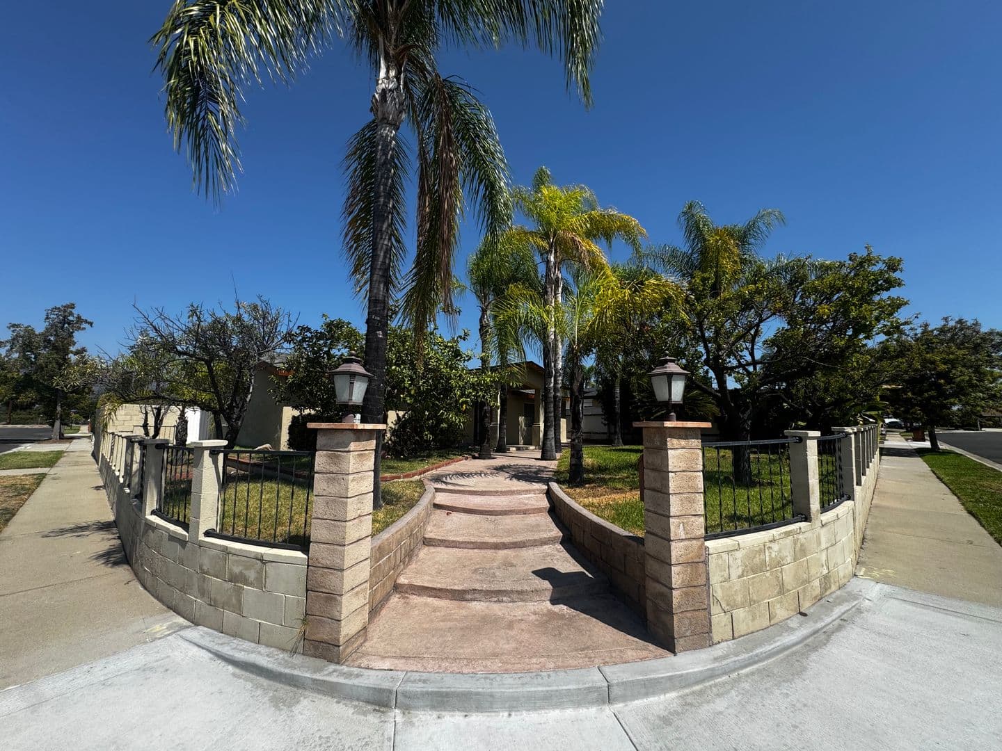 Glendora House: 211 W. Payson Street