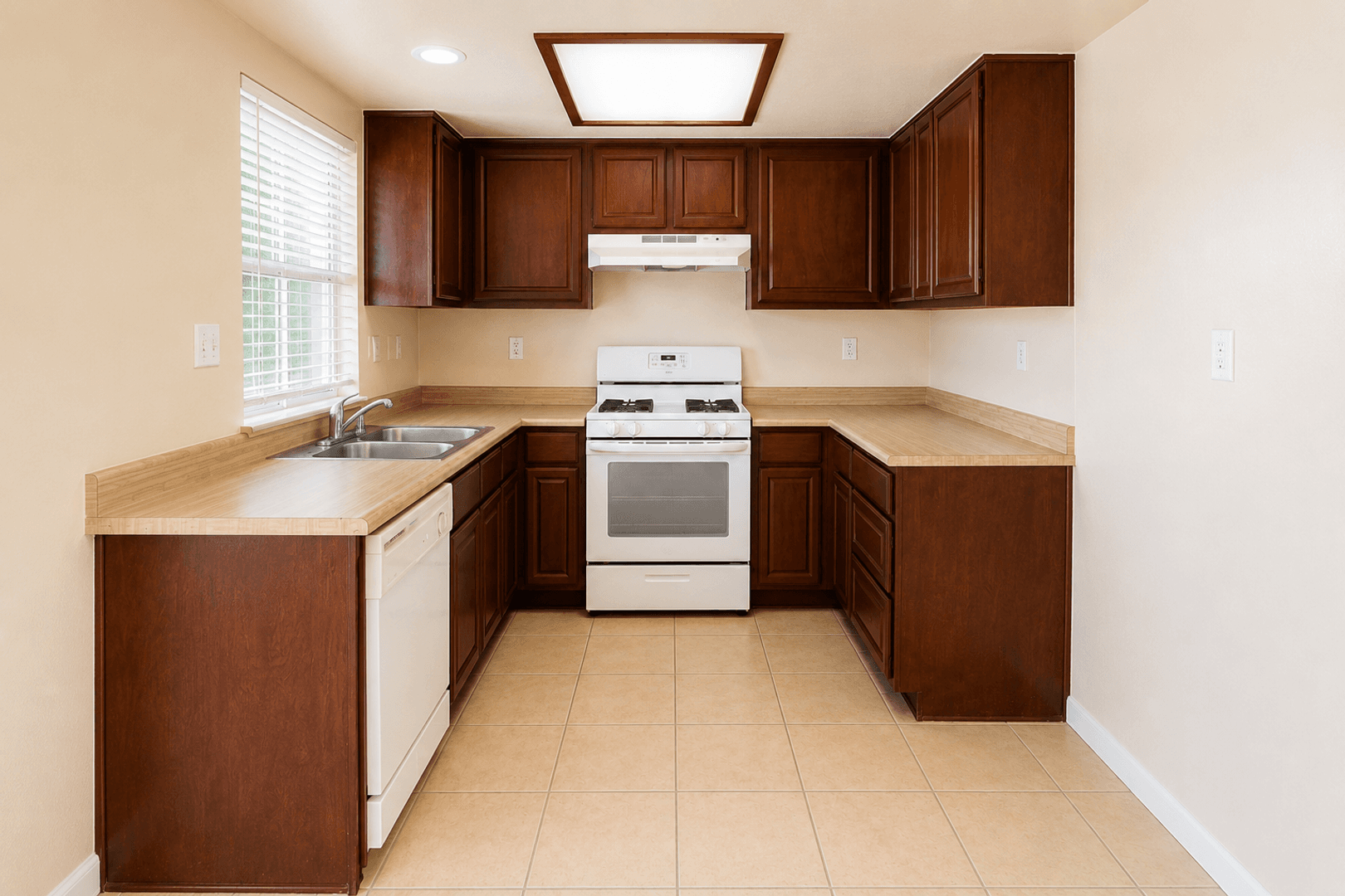 Apple Valley Apartment: 19133 Allegheny Rd