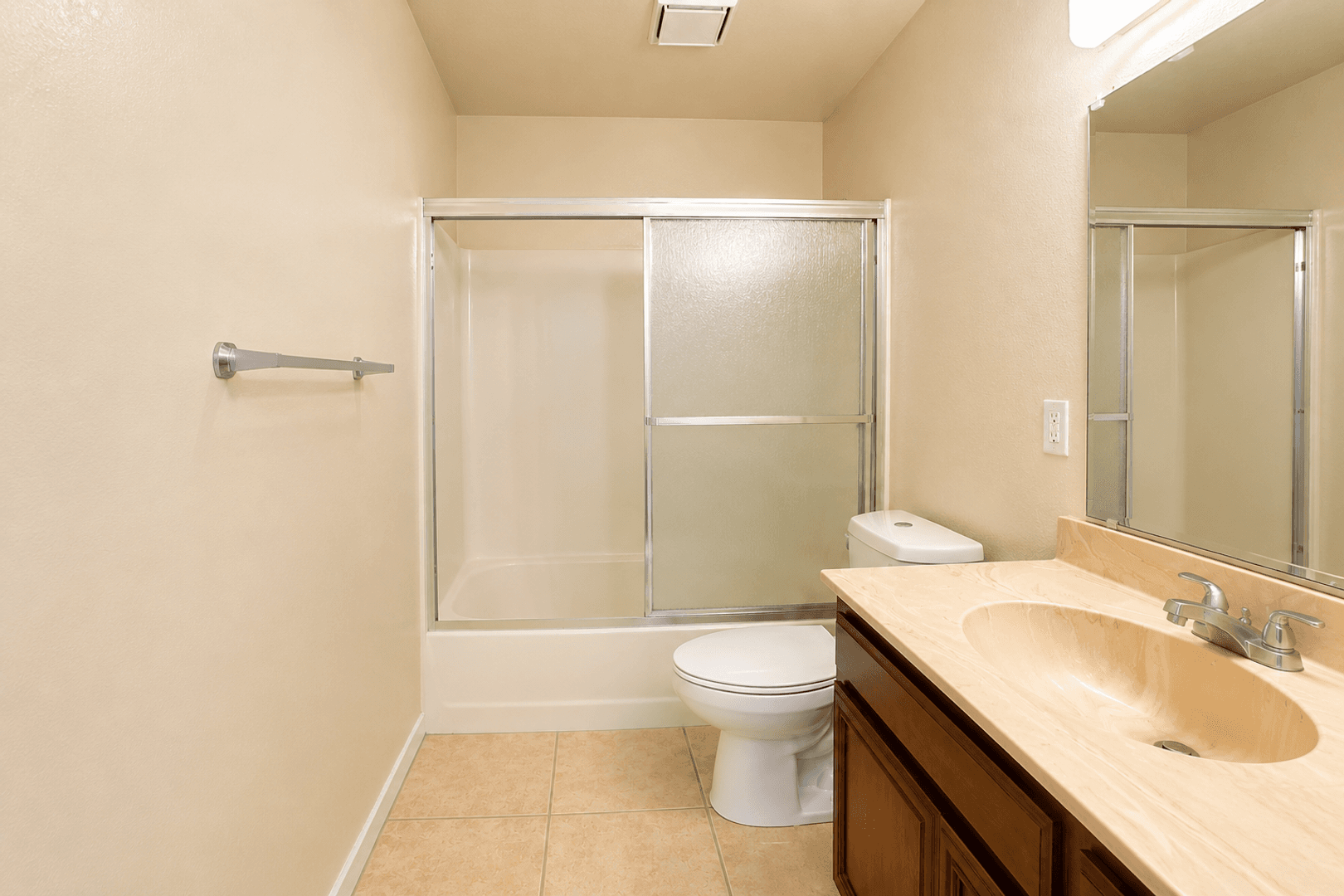 Apple Valley Apartment: 19133 Allegheny Rd
