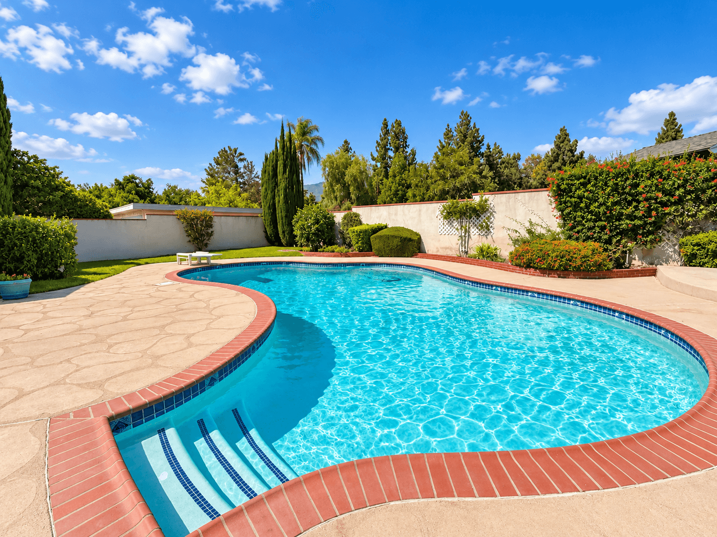 Glendora House: 719 E. Bennett Avenue