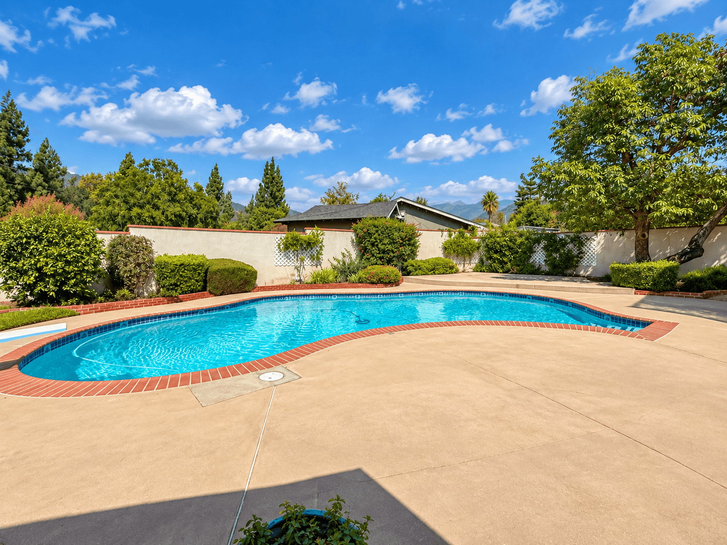 Glendora House: 719 E. Bennett Avenue