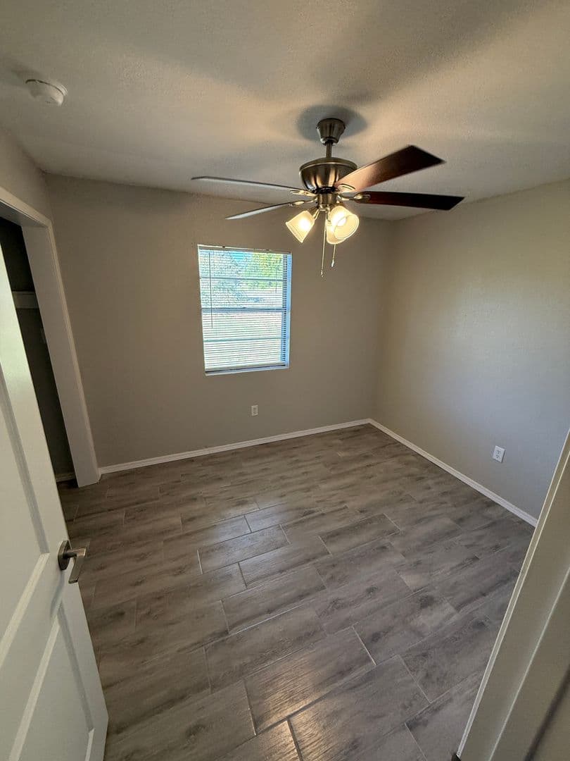 Athens House: 14712 St Hwy 19 N