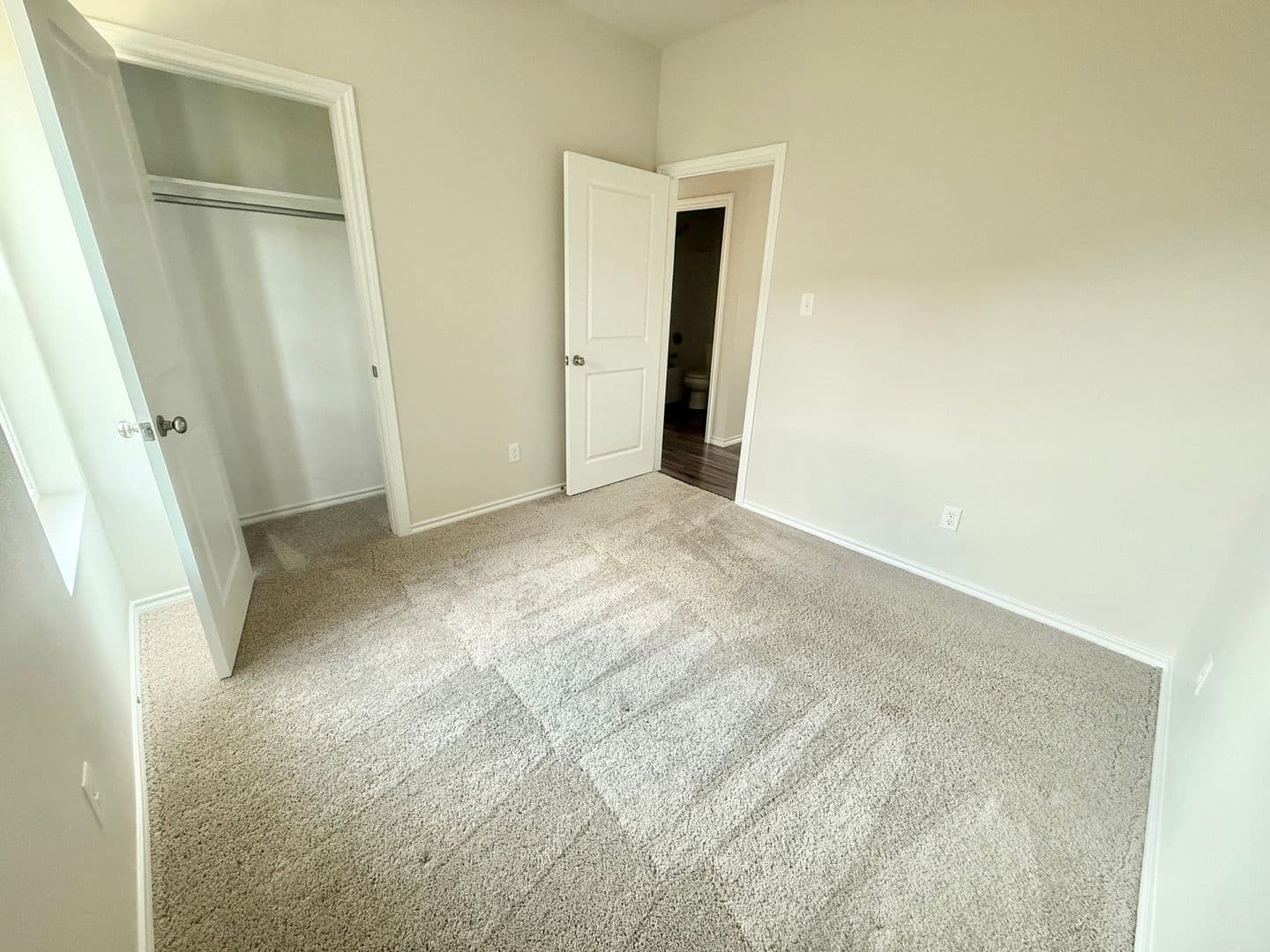 Whitehouse House: 110 S Rainbow Dr