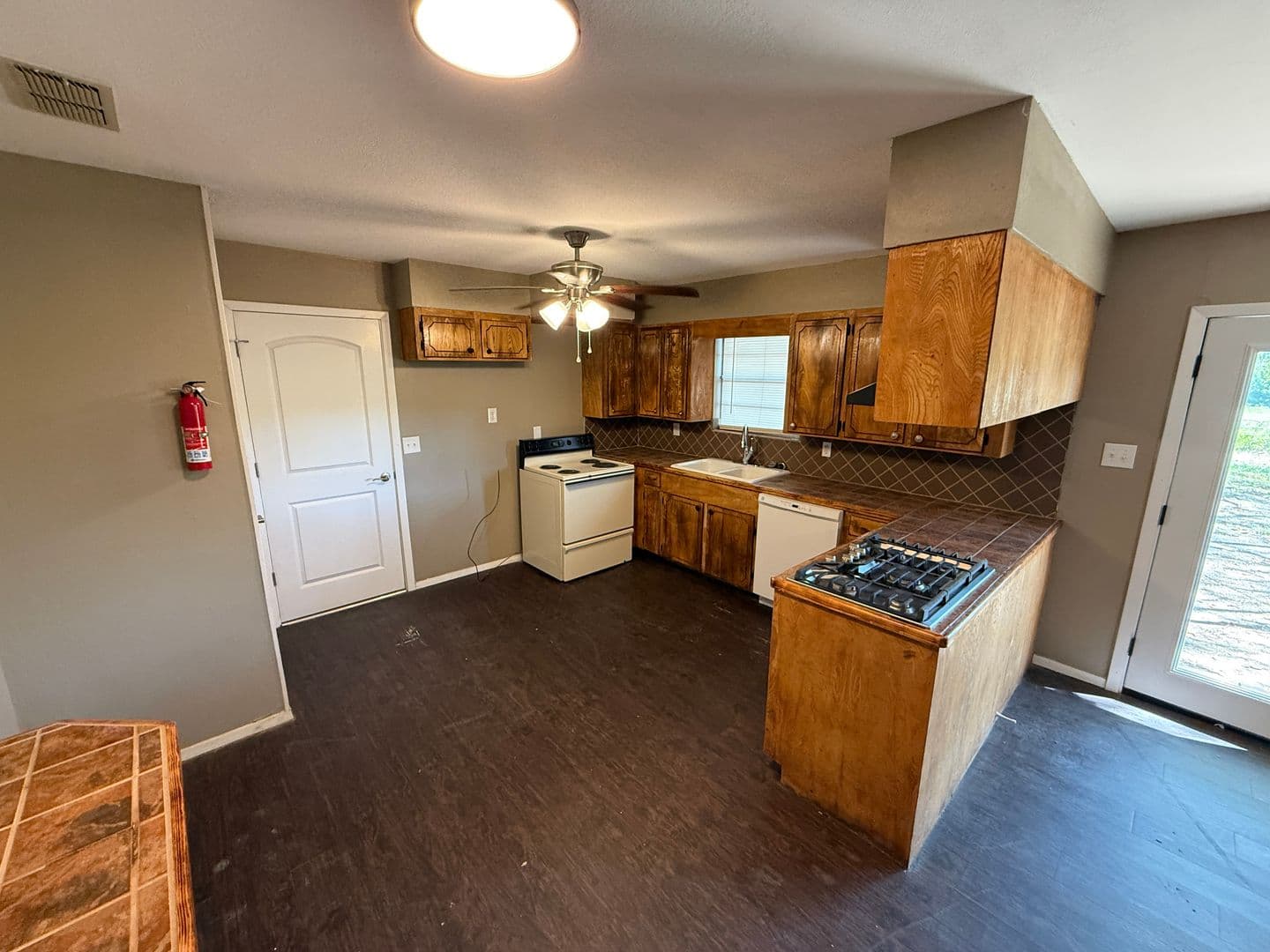 Athens House: 14712 St Hwy 19 N