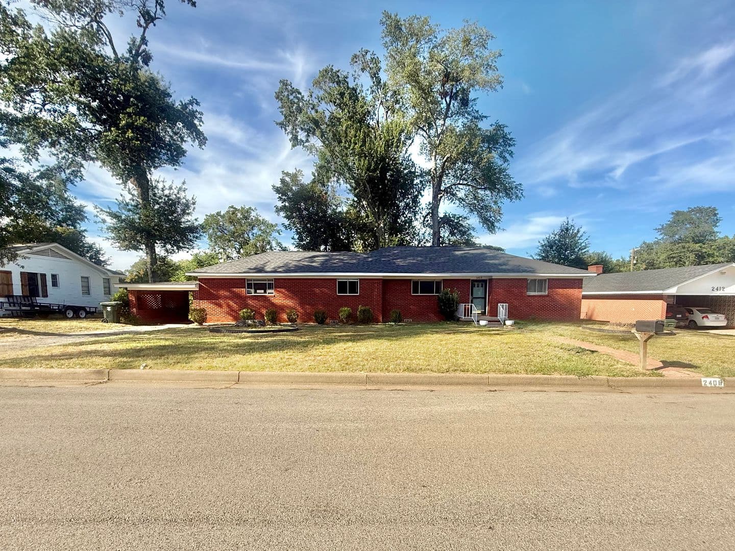 Tyler House: 2408 Hunter St