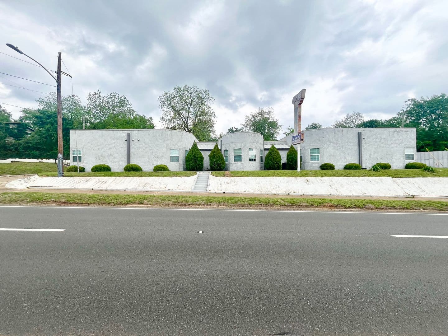 Gladewater Apartment: 700 W. Upshur Avenue