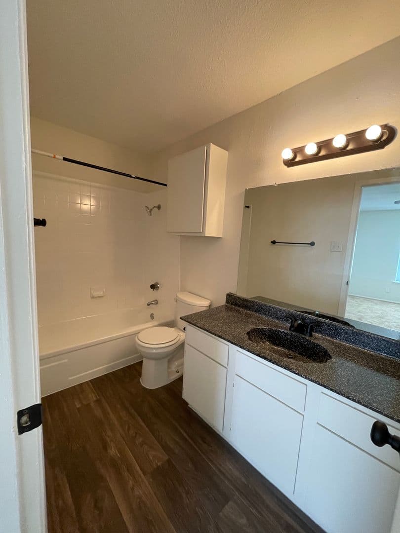 Tyler Apartment: 202 Thigpen Dr.