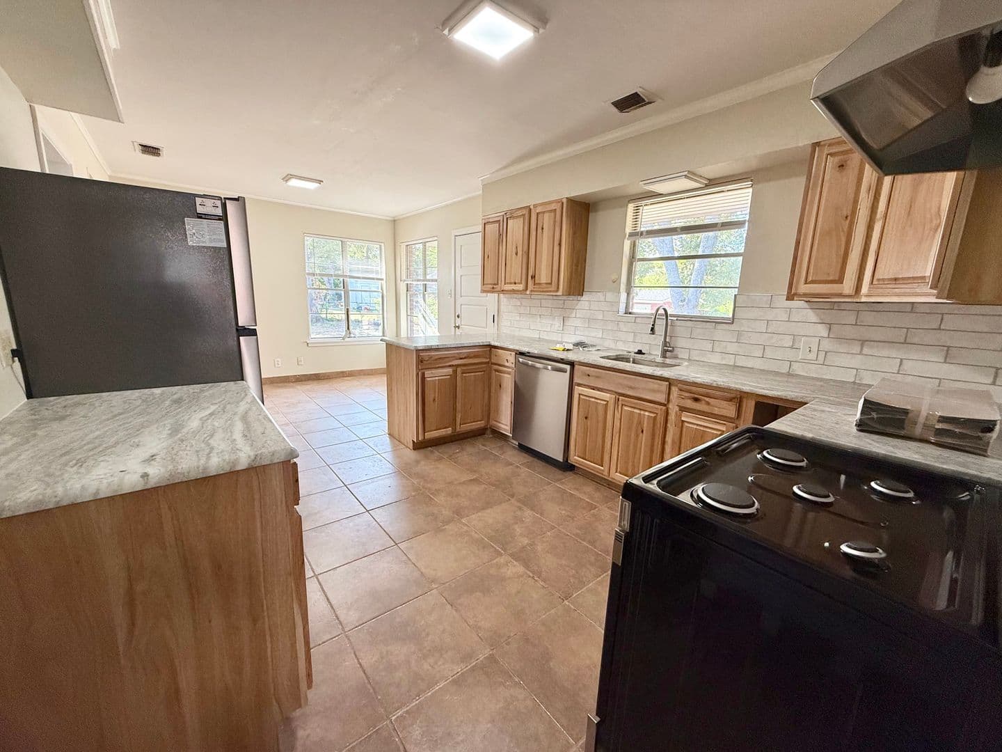 Tyler House: 2408 Hunter St