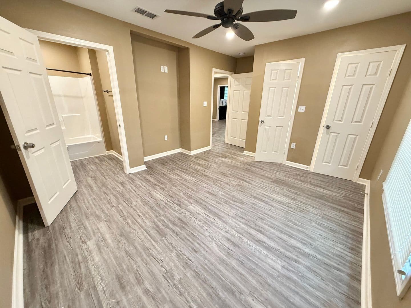Tyler House: 1319 E Dawson St