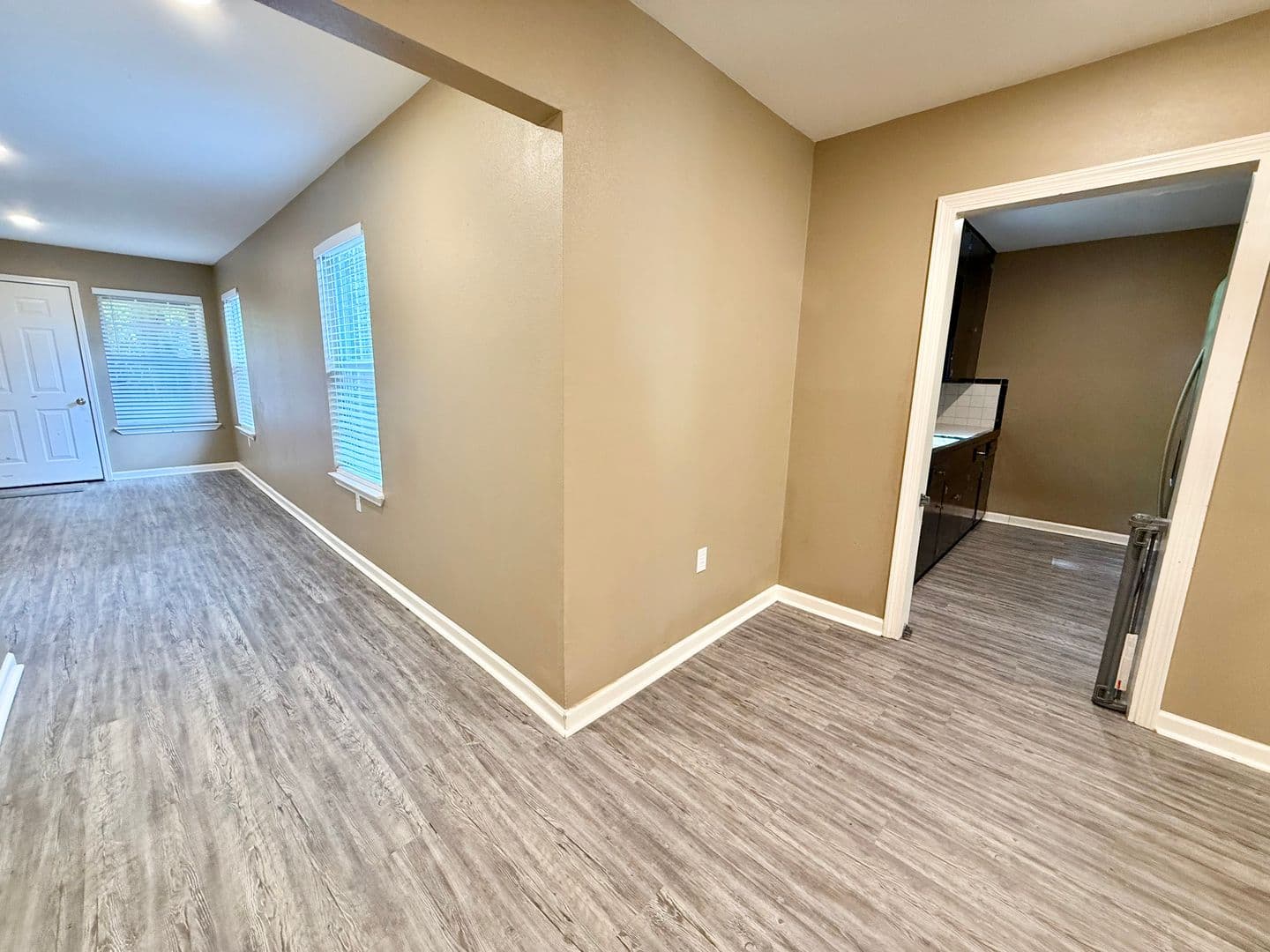 Tyler House: 1319 E Dawson St